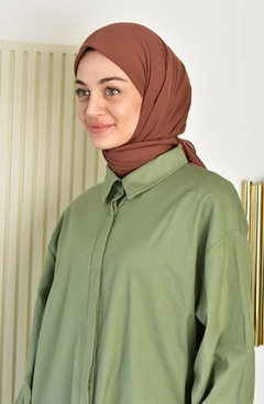 A wholesale clothing model wears BUR10751 - Scarf - Red Brown, Turkish wholesale Scarf of Burden Ipek