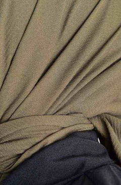 Een kledingmodel uit de groothandel draagt BUR10752 - Scarf - Khaki, Turkse groothandel Sjaal van Burden Ipek