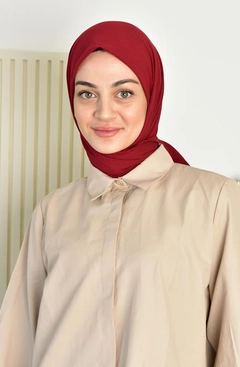 Een kledingmodel uit de groothandel draagt BUR10753 - Scarf - Burgundy, Turkse groothandel Sjaal van Burden Ipek