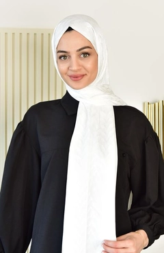 A wholesale clothing model wears BUR10891 - Platinum Patterned Shawl - Ecru, Turkish wholesale Shawl of Burden Ipek