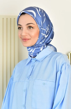 A wholesale clothing model wears BUR10962 - Scarf - Blue, Turkish wholesale Scarf of Burden Ipek