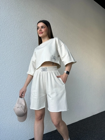 A wholesale clothing model wears  Labeled Shorts Set Pole White
, Turkish wholesale Suit of CAPPITONE
