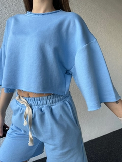 A wholesale clothing model wears cap10472-dirty-stitched-plain-shorts-suit, Turkish wholesale Suit of CAPPITONE