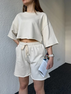 A wholesale clothing model wears cap10474-dirty-stitched-plain-shorts-suit-pole-white, Turkish wholesale Suit of CAPPITONE