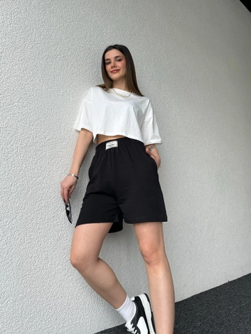 A wholesale clothing model wears  Labeled Long Shorts Black
, Turkish wholesale Shorts of CAPPITONE