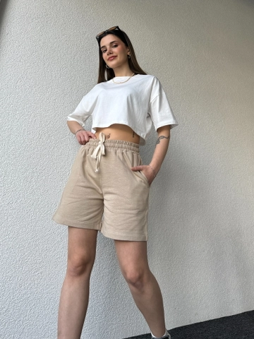 A wholesale clothing model wears  Corded Long Shorts Sand Beige
, Turkish wholesale Shorts of CAPPITONE