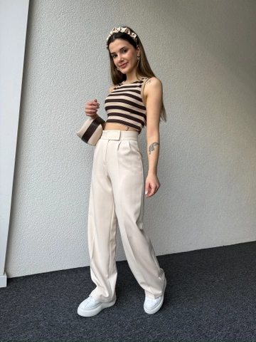 A wholesale clothing model wears  Atlas Fabric Palazzo Trousers Beige
, Turkish wholesale Pants of CAPPITONE