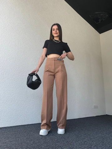 Hurtowa modelka nosi  Spodnie Atlas Fabric Palazzo Mink
, turecka hurtownia Spodnie firmy CAPPITONE