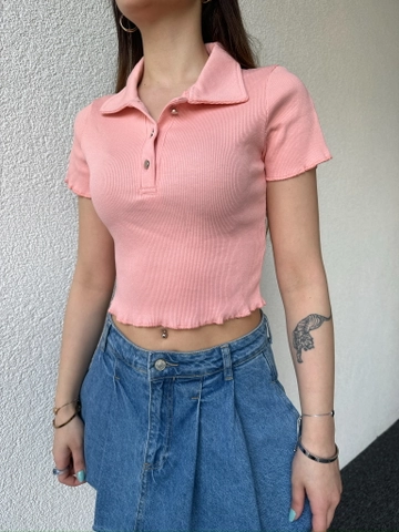 A wholesale clothing model wears  Polo Neck Camisole Crop Salmon
, Turkish wholesale Crop Top of CAPPITONE