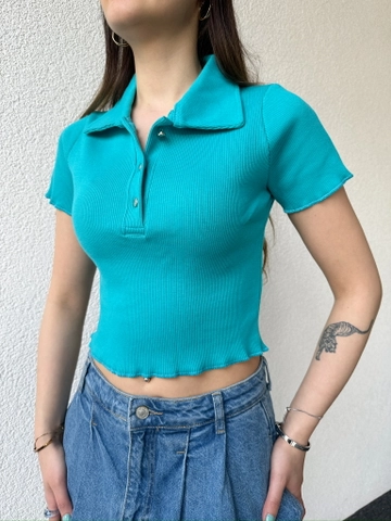 A wholesale clothing model wears  Polo Neck Camisole Crop Turquoise
, Turkish wholesale Crop Top of CAPPITONE