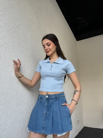 A wholesale clothing model wears  Polo Neck Camisole Crop Baby Blue
, Turkish wholesale Crop Top of CAPPITONE