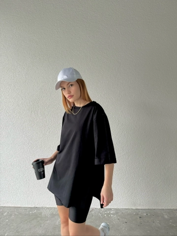 Un model de îmbrăcăminte angro poartă  Tricou Cu Maneca Dubla
, turcesc angro Tricou de CAPPITONE