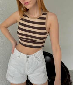 A wholesale clothing model wears cap10125-round-neck-blouse, Turkish wholesale Crop Top of CAPPITONE