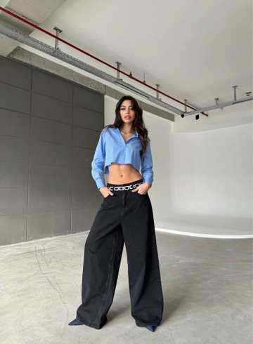Una modella di abbigliamento all'ingrosso indossa  Jeans Palazzo - Nero
, vendita all'ingrosso turca di Jeans di Cream Rouge