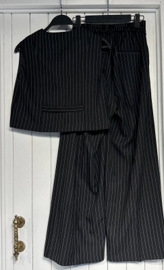 Ein Bekleidungsmodell aus dem Großhandel trägt cro11937-vest-suit-black, türkischer Großhandel Anzug von Cream Rouge