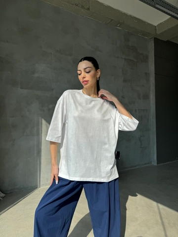 Hurtowa modelka nosi  T-shirt oversize - Biały
, turecka hurtownia Podkoszulek firmy Cream Rouge