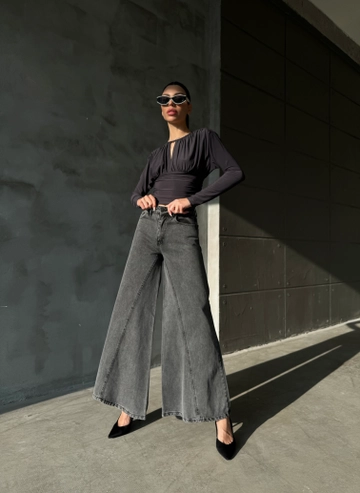 A wholesale clothing model wears  Palazzo Trousers - Black
, Turkish wholesale Jeans of Cream Rouge