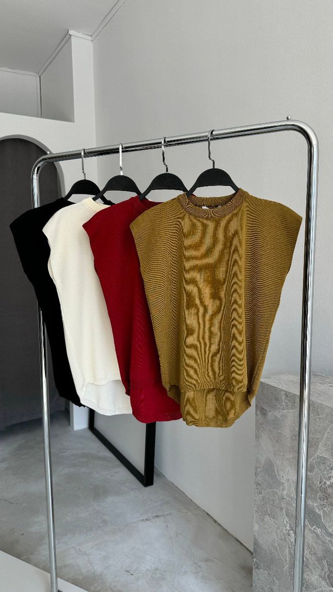Cream Rouge Crew Neck Knitted Sweater Black Wholesale Clothing Casual