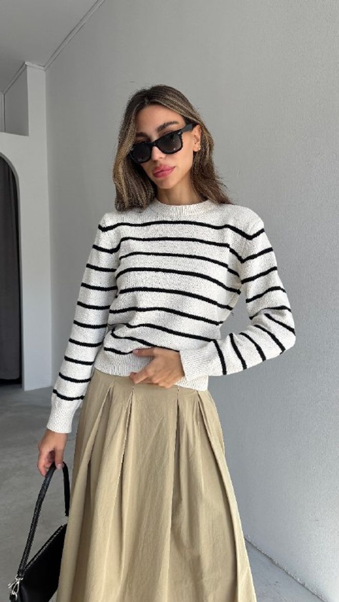 Cream Rouge Gestreifter Pullover – Schwarz Und Ecru Großhandelskleidung Lässig