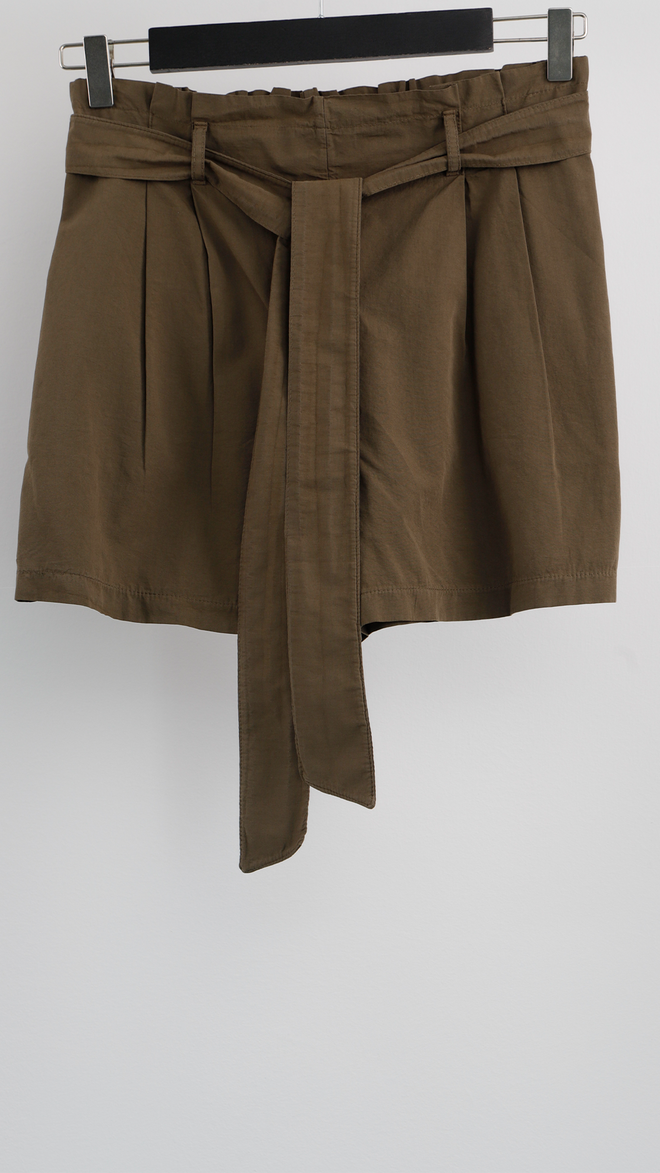 Cream Rouge Elastic Waist Shorts Khaki Wholesale Clothing Casual