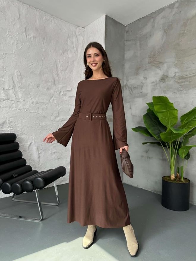 Cream Rouge Elegante Vestito Marrone A line Con Scollo A Barca E Lunghezza Fino Al Pavimento Abbigliamento all'ingrosso Modesto