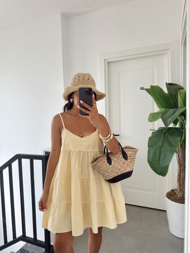 Cream Rouge Beżowa Mini Sukienka Babydoll Z Dekoltem W Serek Hurtowa sprzedaż odzieży Casual