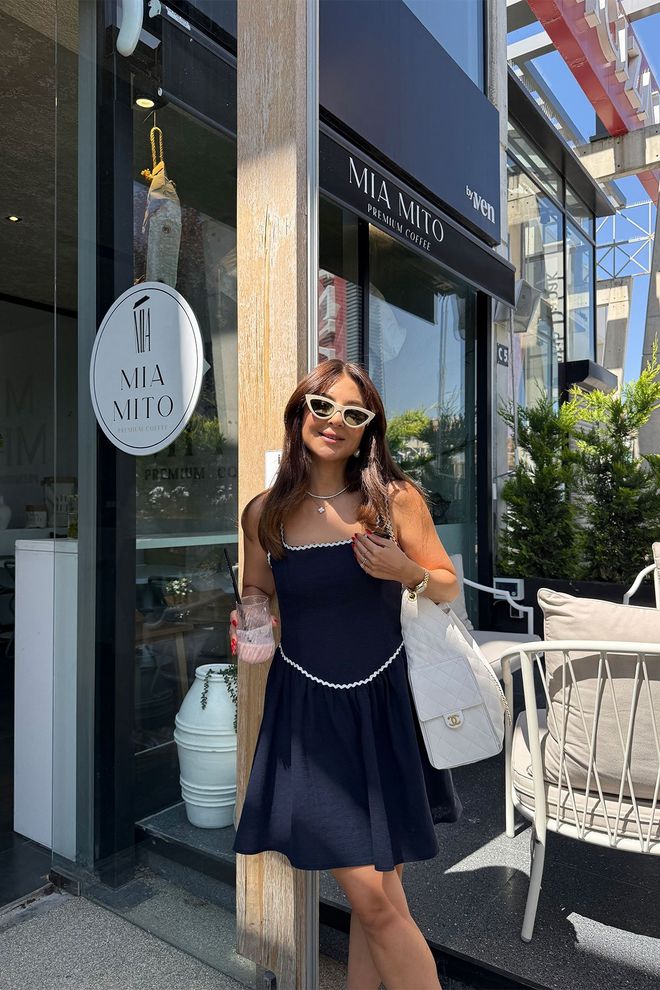 Cream Rouge Robe Patineuse Bleu Marine Avec Col Carré Vêtements en gros Décontracté