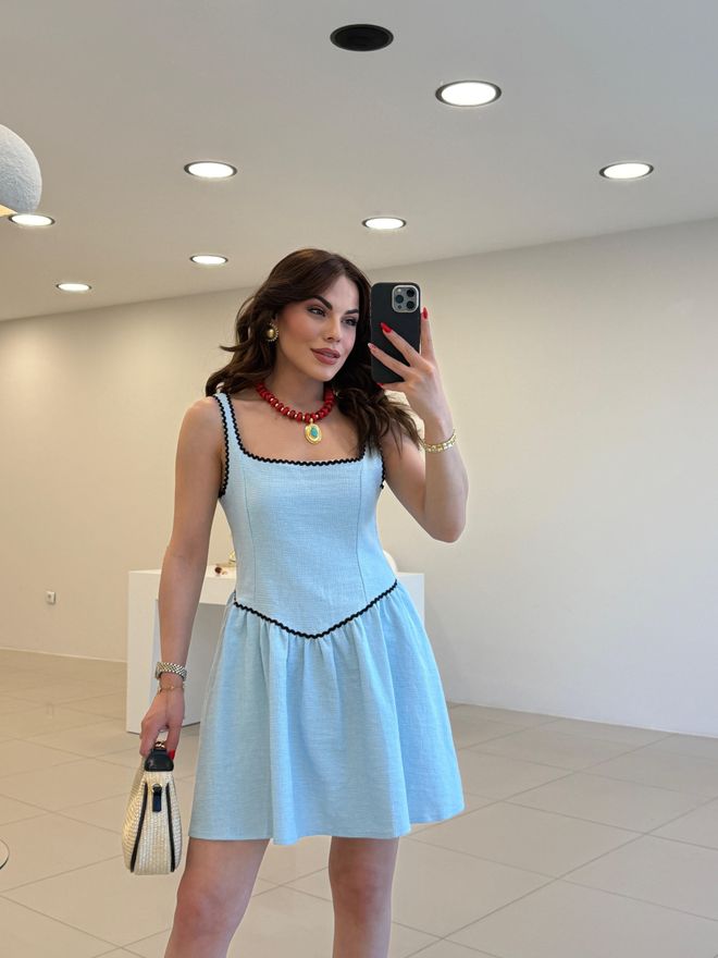 Cream Rouge Vestito Babydoll Nero Con Collo Quadrato E Maniche Ad Aletta Abbigliamento all'ingrosso Casuale