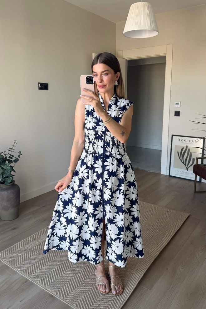 Cream Rouge Biała Sukienka Dopasowana Z Dekoltem W Serek Midi Hurtowa sprzedaż odzieży Casual