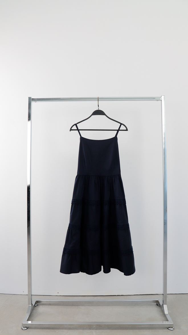 Cream Rouge Vestito Midi Nero Fit And Flare Con Scollo Quadrato Abbigliamento all'ingrosso Modesto