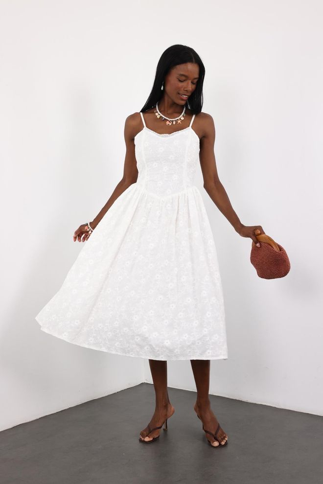 Cream Rouge Vestito Midi Slip Bianco Floreale Con Scollo A Cuore Abbigliamento all'ingrosso Casuale