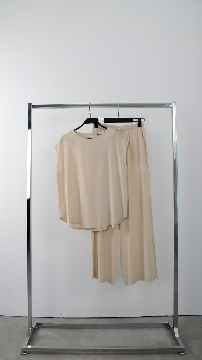 Cream Rouge Blusa Beige Con Manga Casquillo Y Cuello Redondo Ropa al por mayor 0