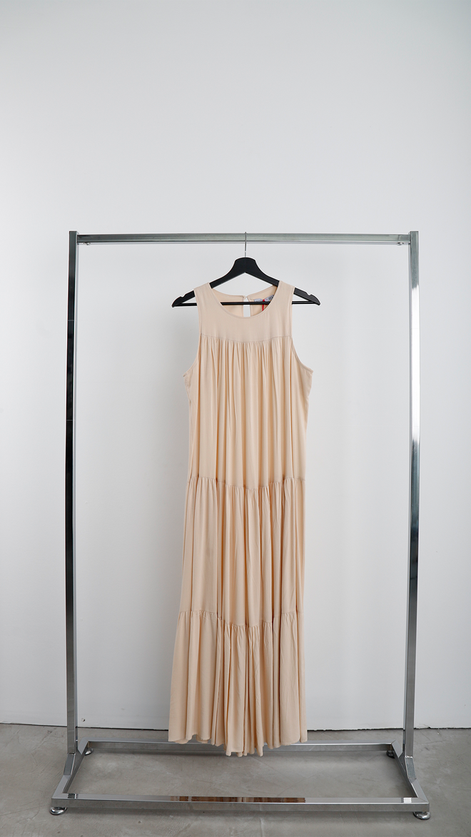 Cream Rouge Robe Beige Décontractée Maxi À Smocks Col Rond Vêtements en gros Modeste