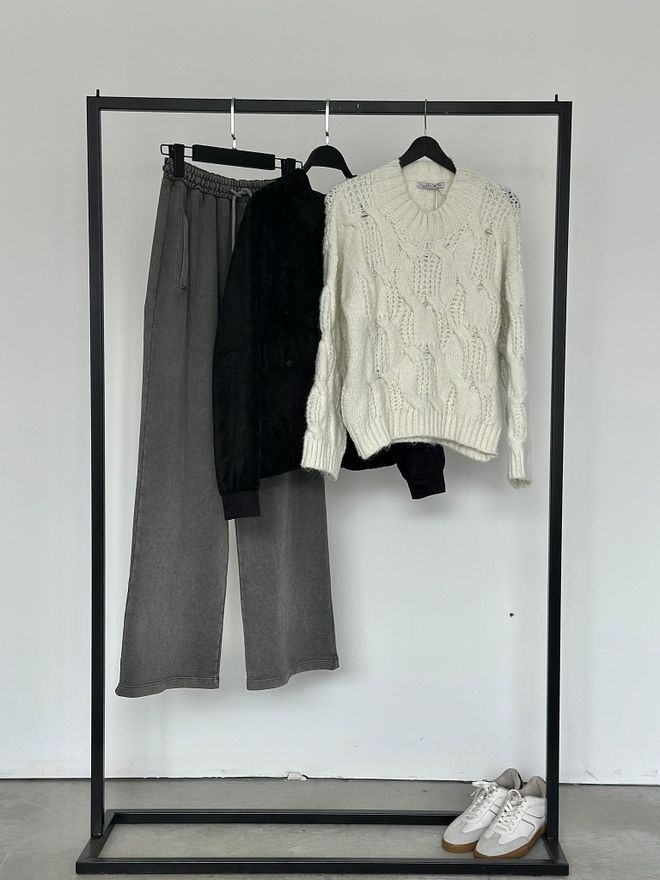 Cream Rouge Biely Sveter S Casual Vintage Dizajnom Veľkoobchod s oblečením 1