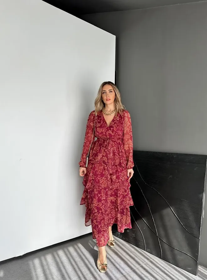 Cream Rouge Tamsiai Raudonas Su Sujuosiamu Maxi Su Gėlių Raštu Didmeninė prekyba drabužiais Kokteilinė