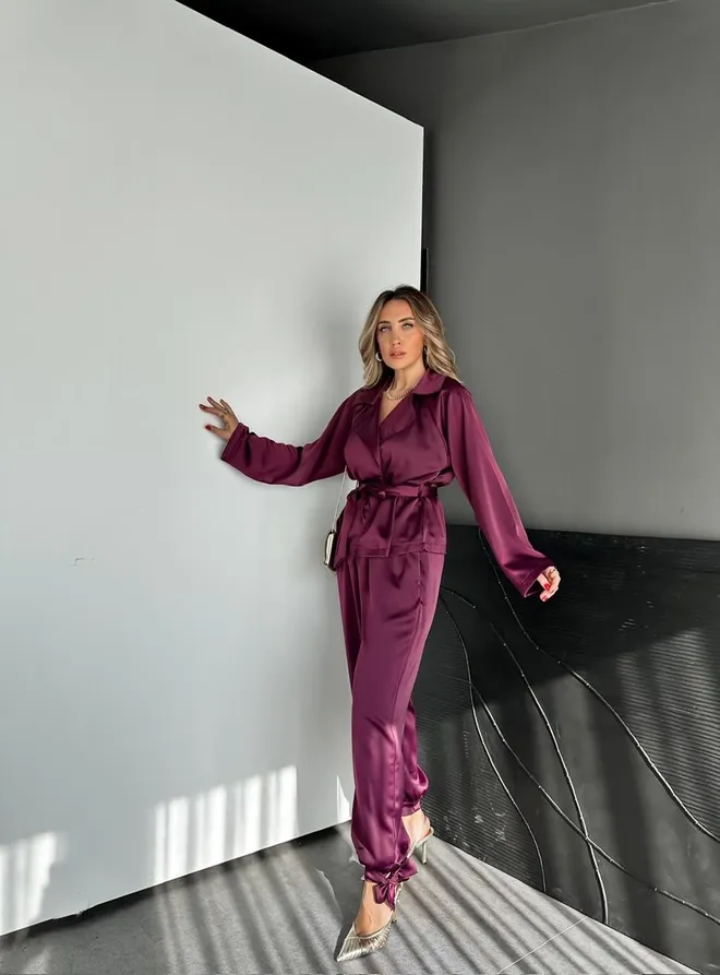 Cream Rouge Camicia Elegante Bordeaux Con Cravatta Abbigliamento all'ingrosso Casuale