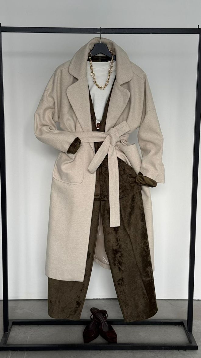 Cream Rouge Cappotto Beige Elegante A Portafoglio Con Chiusura A Cravatta Abbigliamento all'ingrosso Casuale