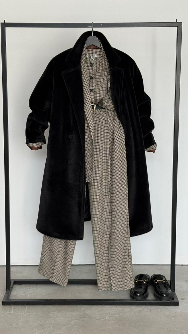 Cream Rouge Cappotto Lungo Monopetto Nero Con Colletto Dentellato Abbigliamento all'ingrosso Casuale