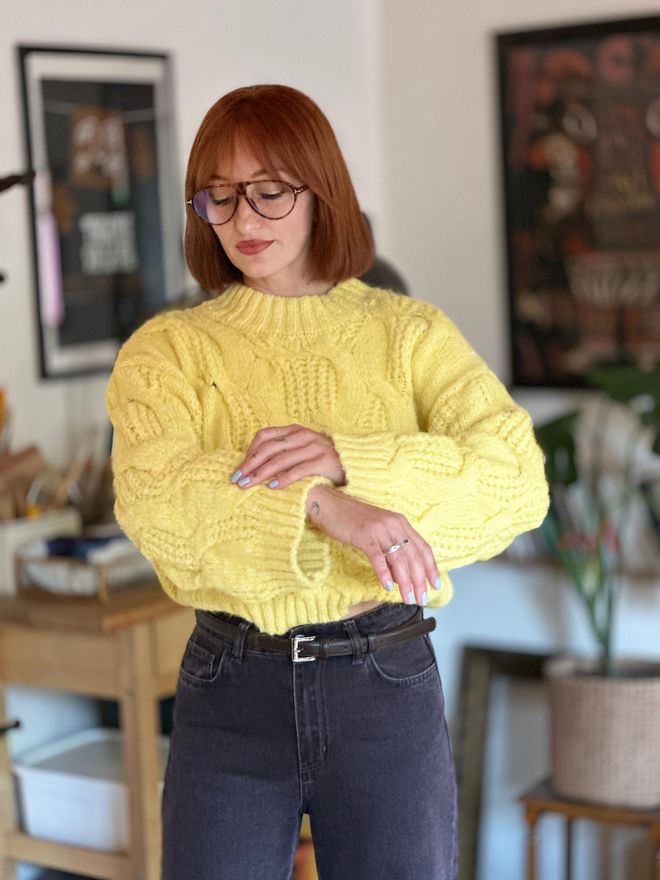 Cream Rouge Pulover Galben Cu Gât Înalt Și Croială Supradimensionată Îmbrăcăminte cu ridicata Casual