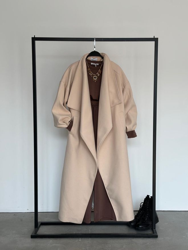 Cream Rouge Cappotto Beige A Portafoglio Con Colletto Dentellato Abbigliamento all'ingrosso Modesto