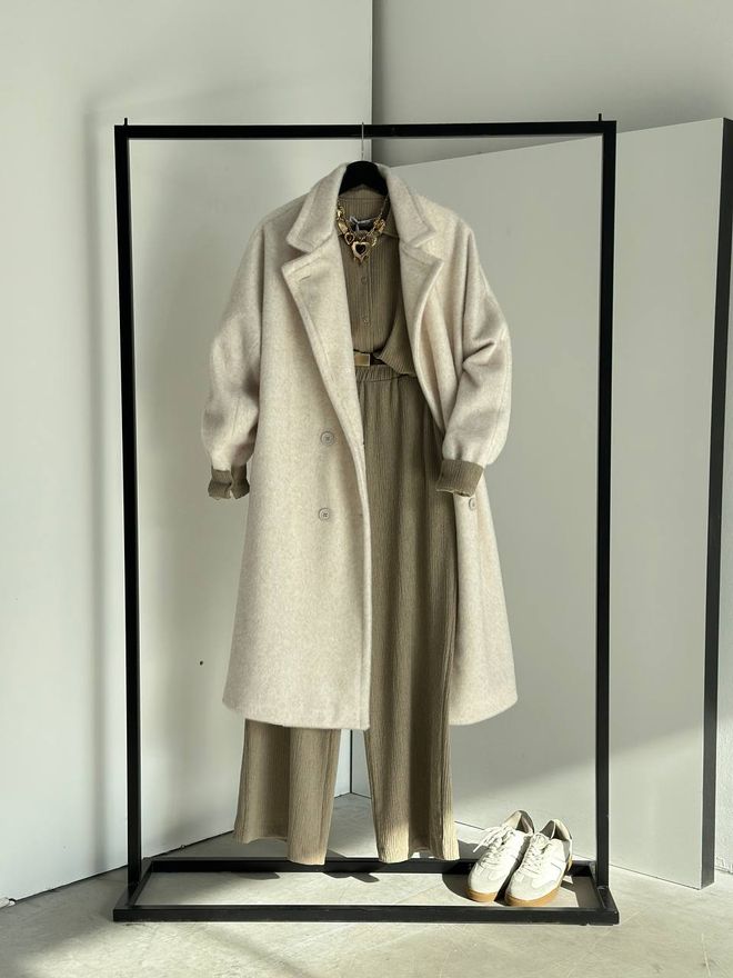 Cream Rouge Cappotto Lungo Beige Monopetto Con Bottoni Abbigliamento all'ingrosso Casuale