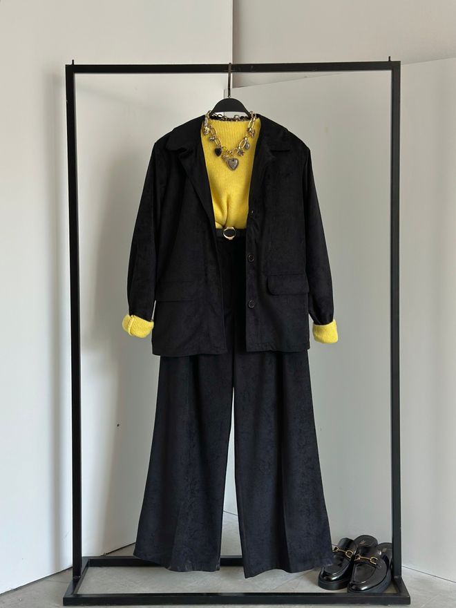 Cream Rouge Camicia Nera Elegante Abbottonata Con Maniche A Sbuffo Abbigliamento all'ingrosso Casuale