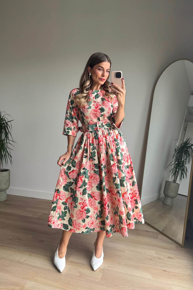 Cream Rouge Robe Midi Beige Élégante Ajustée Et Évasée Vêtements en gros Modeste