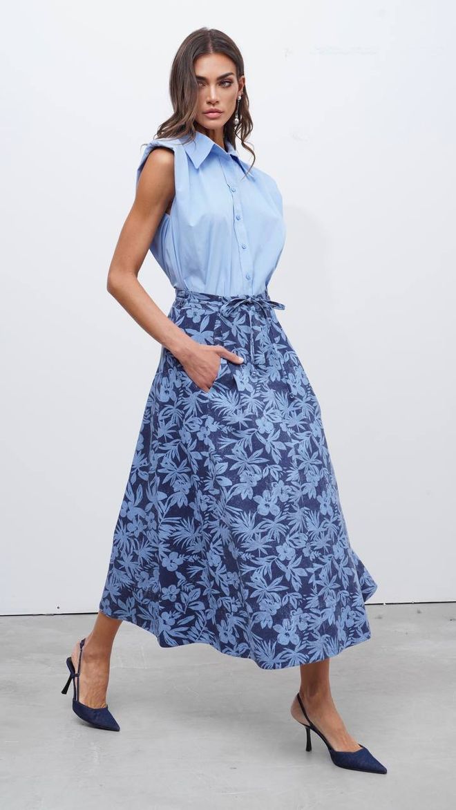 Cream Rouge Пола Синьо Клоширана Миди С Флорален Принт Дрехи на едро Небрежен