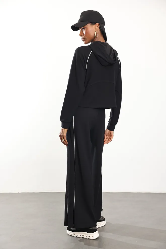 Cream Rouge Black Tracksuit With Hooded Neck & Zip Up Closure Wholesale Clothing 1