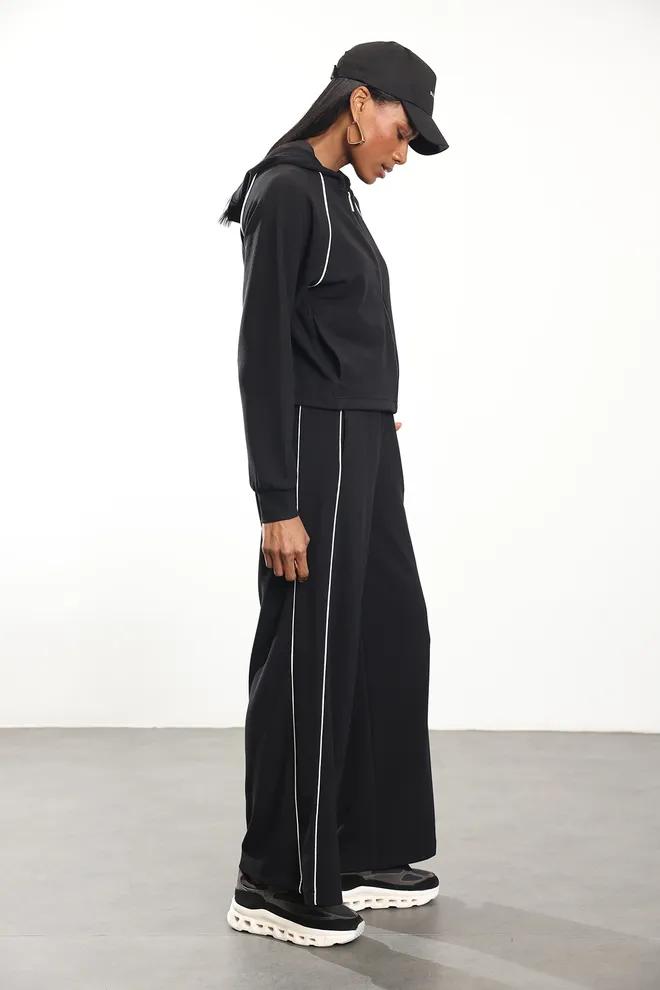 Cream Rouge Black Tracksuit With Hooded Neck & Zip Up Closure Wholesale Clothing Casual