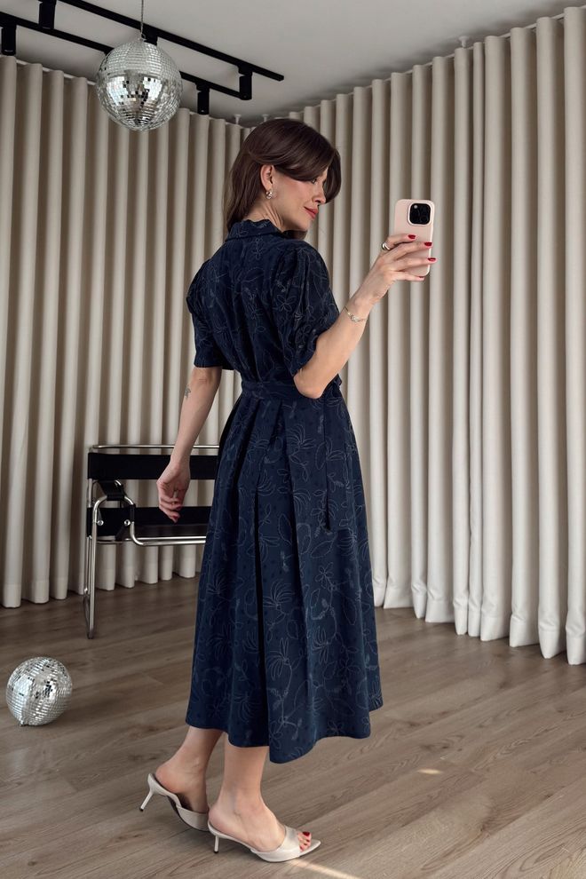 Cream Rouge Рокля Морскосиня Скромна Вталена Рокля С Разкроена Пола Дрехи на едро Работа