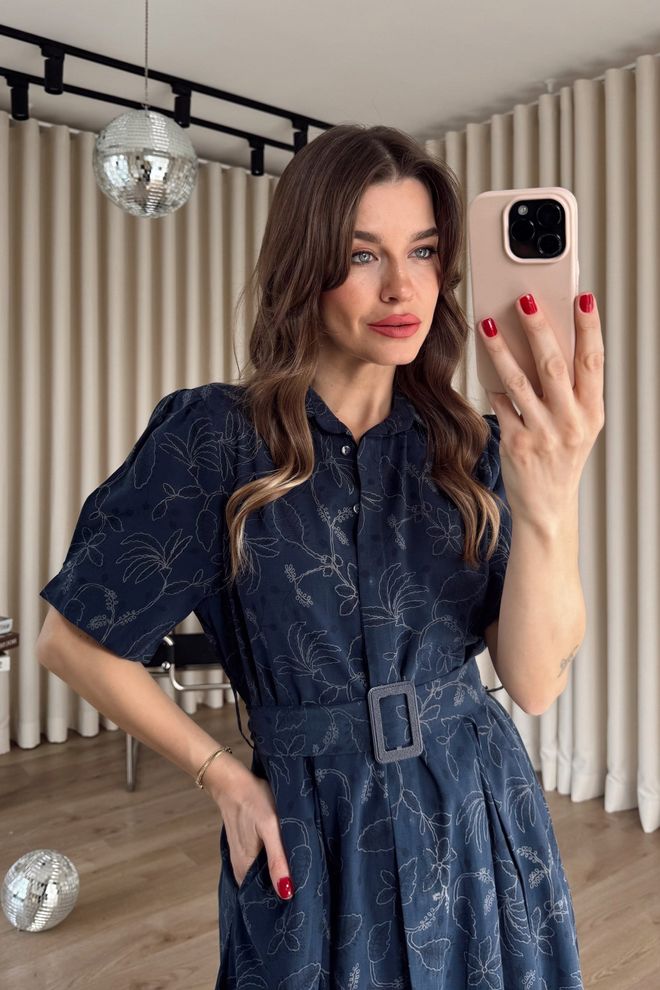 Cream Rouge Рокля Морскосиня Скромна Вталена Рокля С Разкроена Пола Дрехи на едро Лято