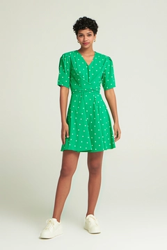 Bir model, Cream Rouge toptan giyim markasının 44008 - Dress - Green toptan Elbise ürününü sergiliyor.