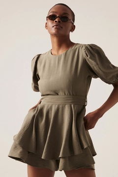 Bir model, Cream Rouge toptan giyim markasının 44033 - Dress - Mink toptan Elbise ürününü sergiliyor.